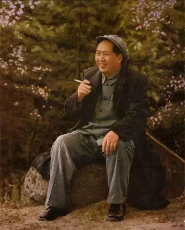 重温毛主席经典诗词:读伟人诗词,看一代天骄!