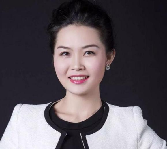 一个女孩从服务员到月入2万,从一个服务员到现在身价百万的她