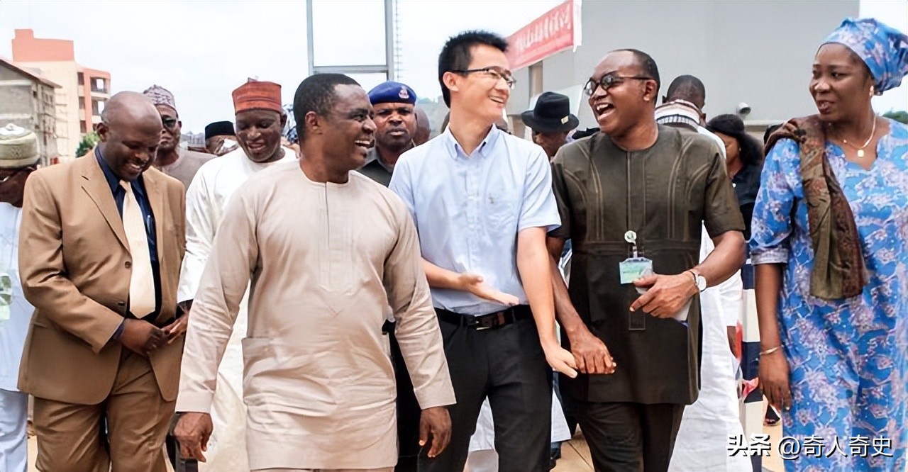 2019年，河南小伙意外当上非洲“酋长”，坐拥百亩地