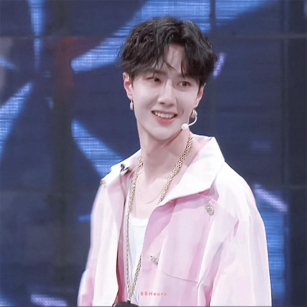 没常识、不识字、不会乘法口诀，这些顶流“文盲”凭什么会红？