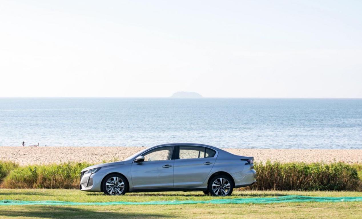 新408和速腾pk,新408对比大众速腾