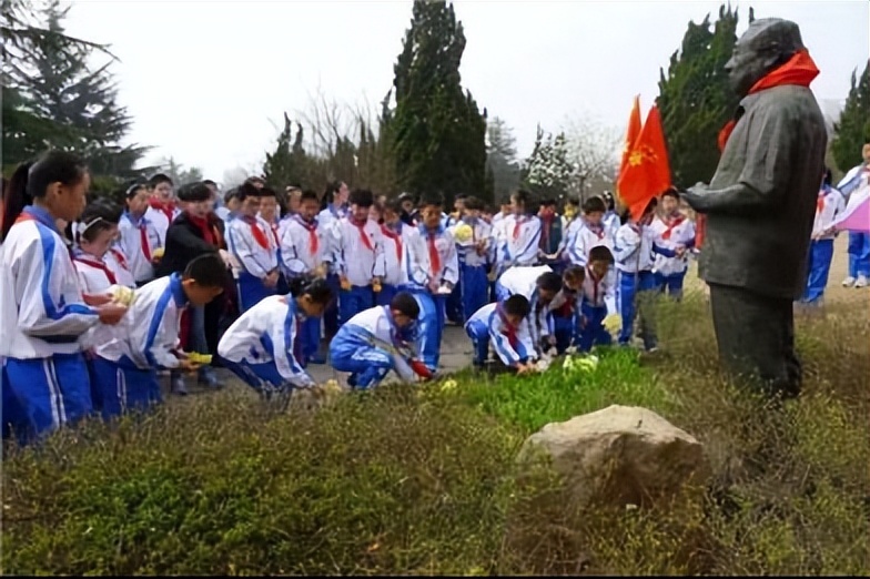 传承雷锋精神争做时代新人小学,青岛嘉定路小学弘扬雷锋精神活动