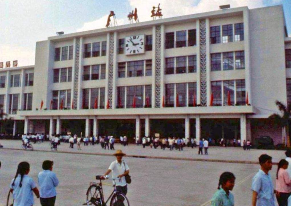 香港乱不乱我说了算？香港狂人季炳雄，遭全球通缉为何只判17年