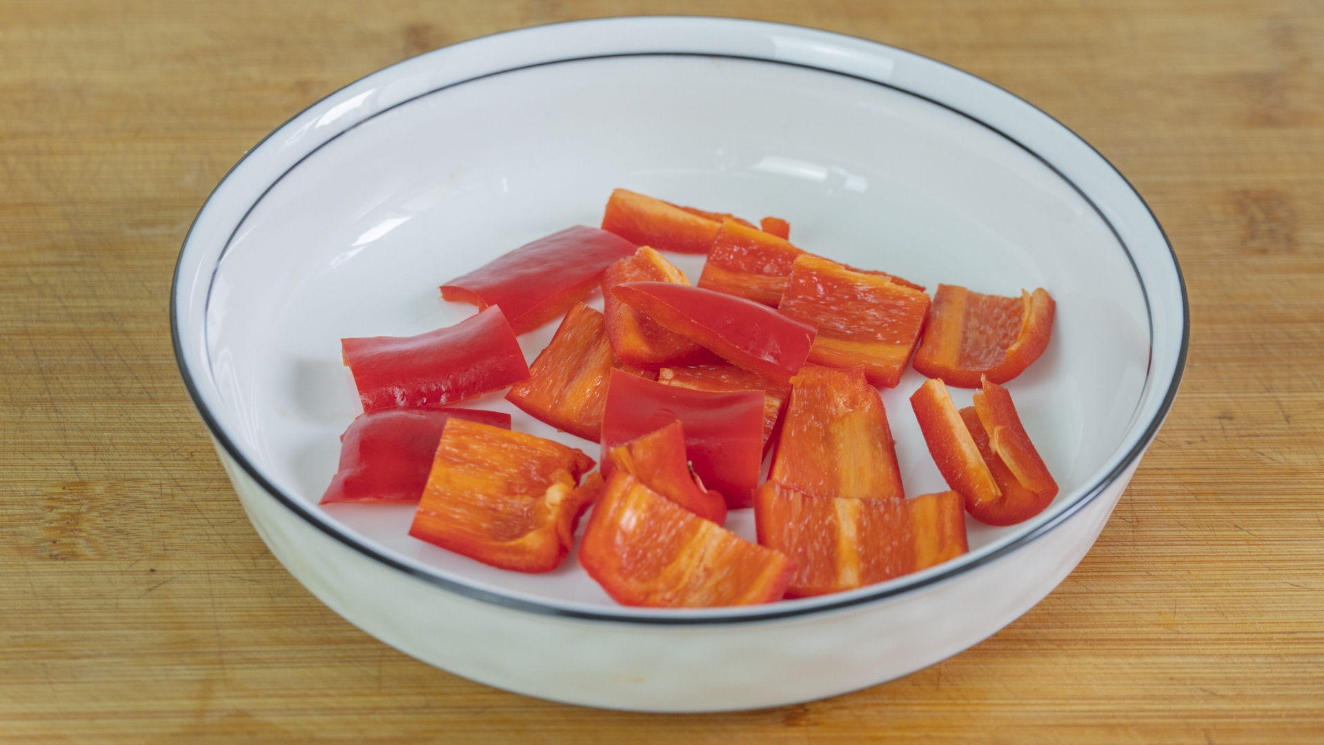 建议女人，多善待自己，少喝奶茶多吃6道菜，脸色红润，精神饱满