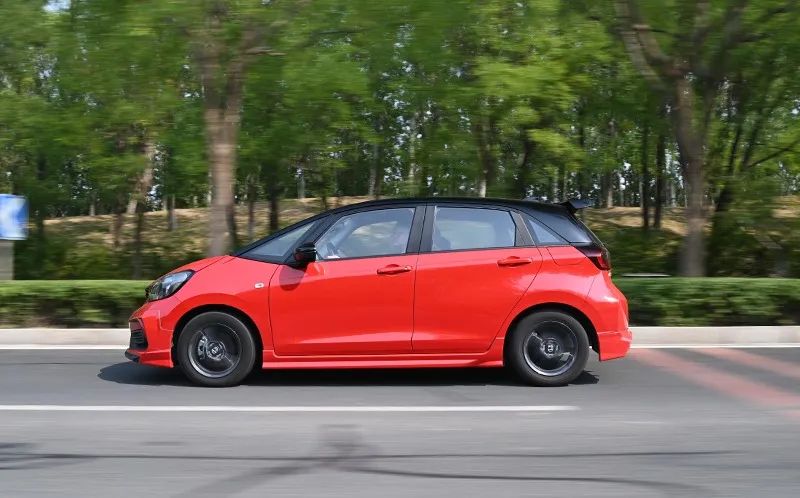 四代飞度大尾翼,新款飞度尾翼