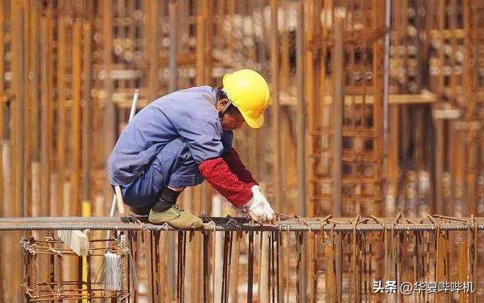 大学生去工地兼职,被工友欺骗,困在钢筋笼中,可恨、可悲、可叹
