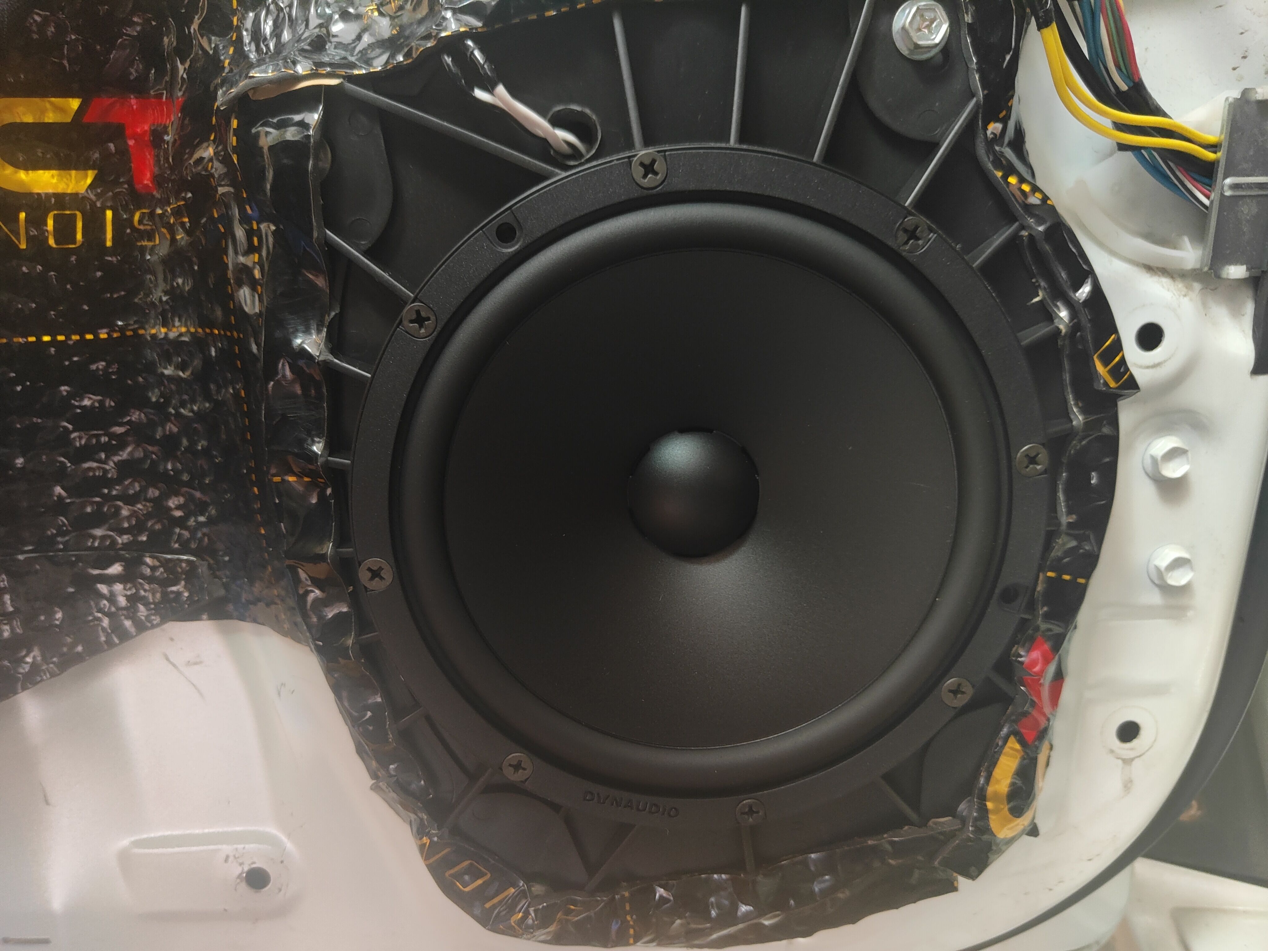 丰田兰德酷路泽升级丹拿音响，音质焕然一新