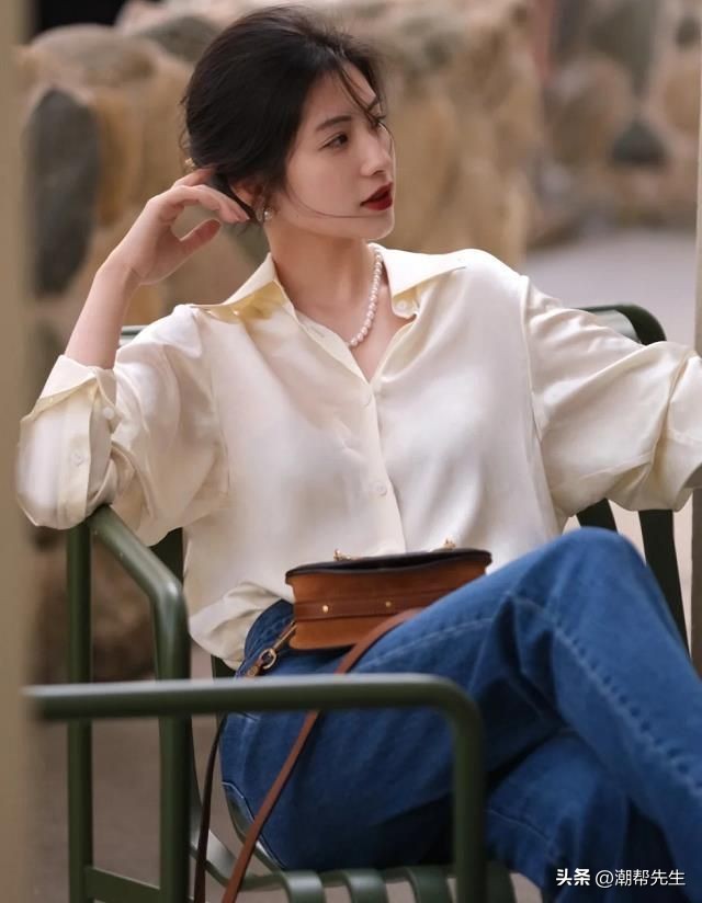 怎么戴珍珠显得不老气,穿什么衣服搭配珍珠更显高级