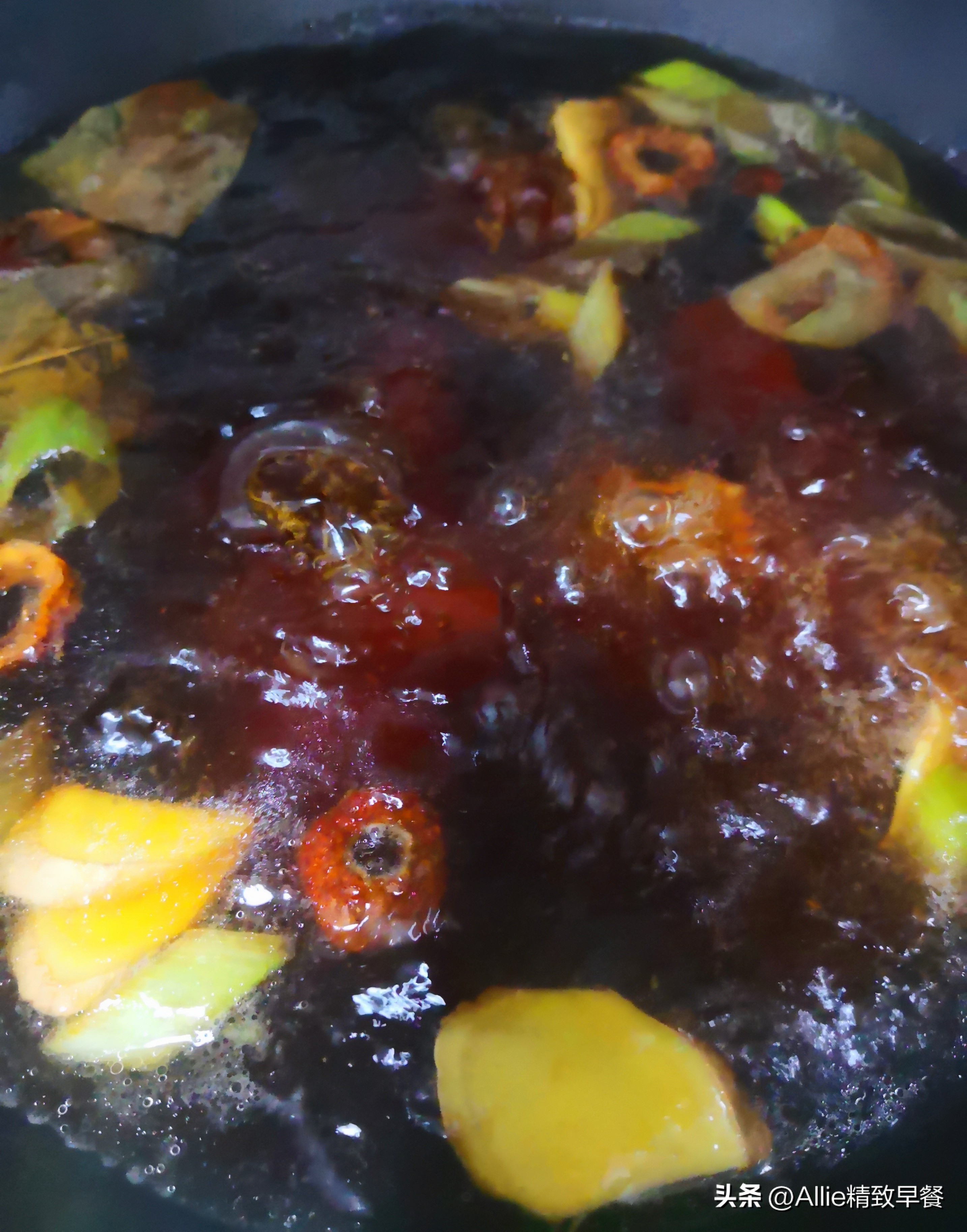 生面条做焖面怎么老是粘锅,焖面怎么做才能软烂不粘锅