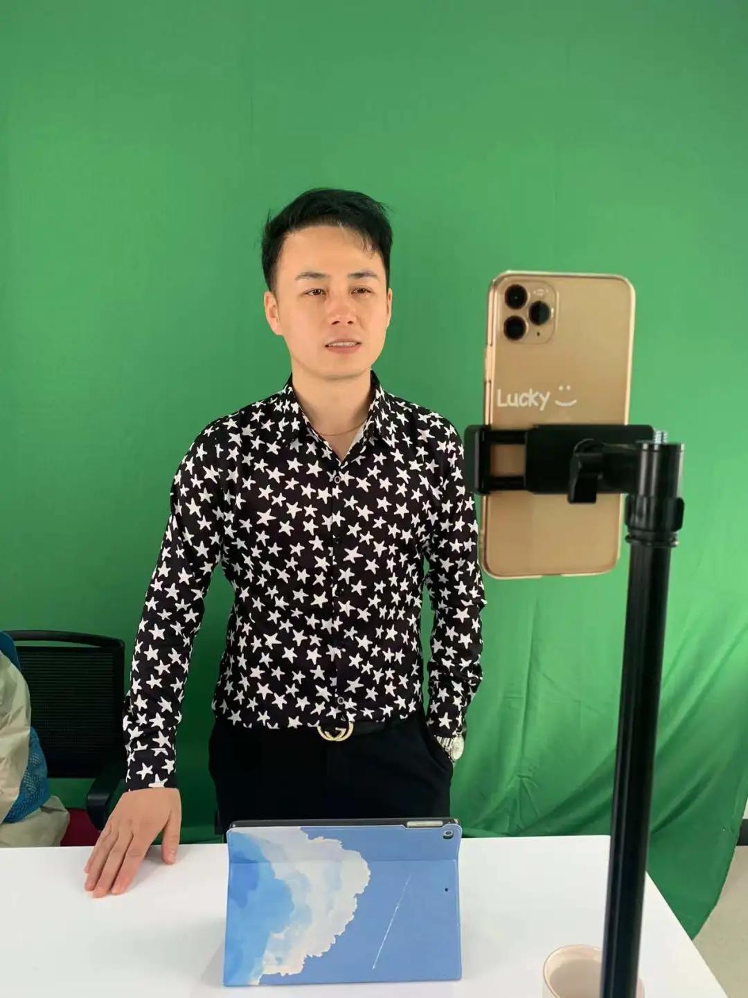 “毛难弄”的阿姨遇到这个小伙子也很客气......年轻人该有的样子！②