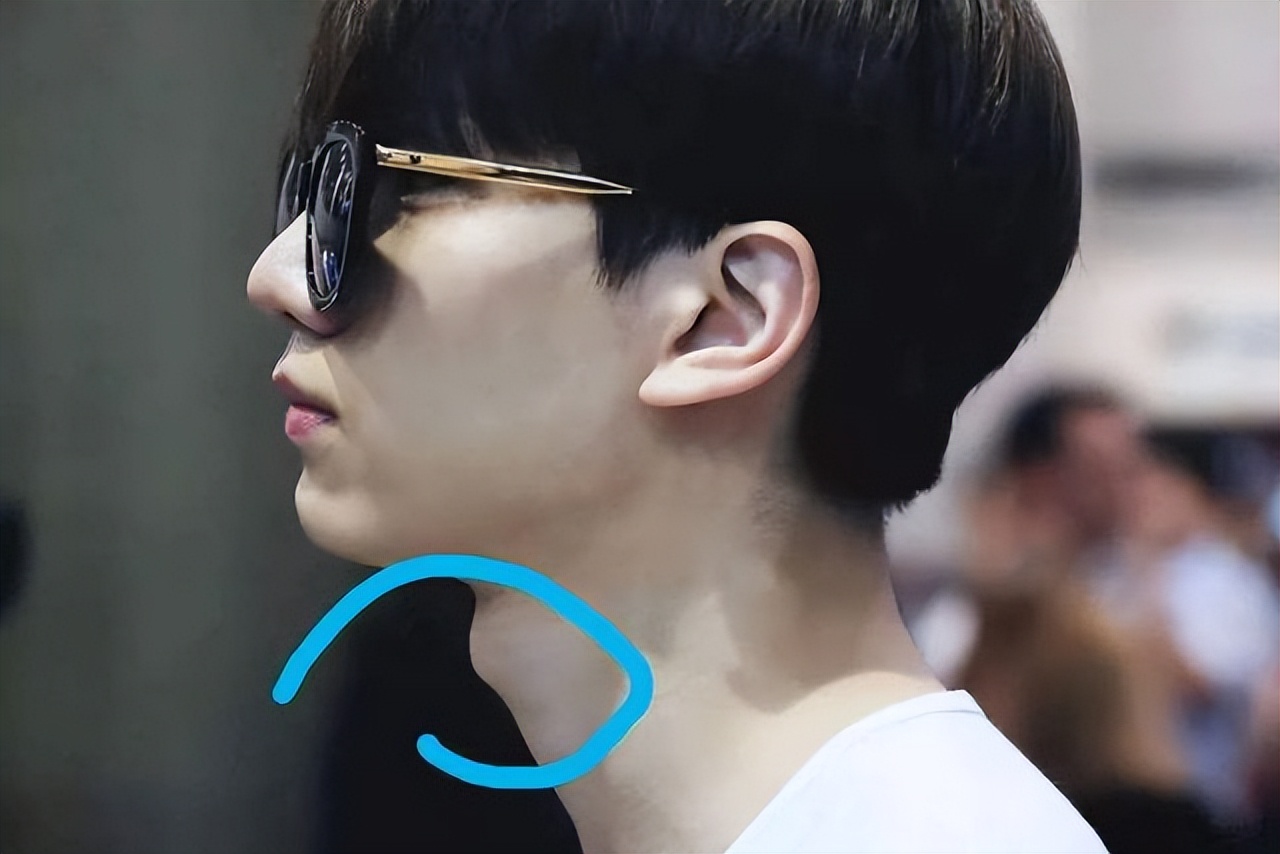 男生的喉结，为什么不能随便“摸”？女生不妨提前了解一下