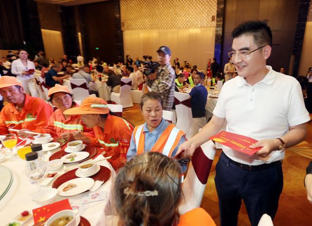 陈光标种田照片,捐了20亿的陈光标去哪了