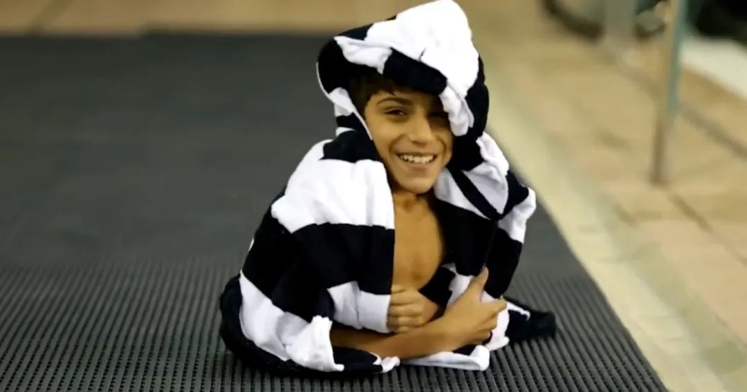 世界杯半身青年,世界杯开幕式半身少年