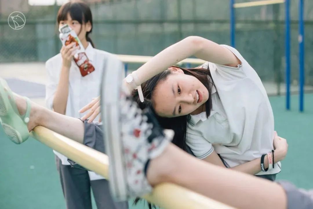 这个校园“*拍偷**狂魔”,拍下了95后的绝版青春