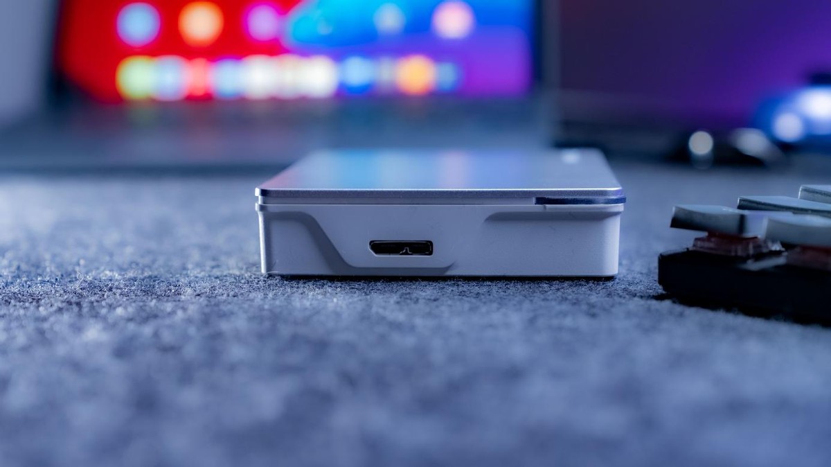 5年后再次入手移动硬盘，我选了东芝CanvioFlex，够小够快更兼容