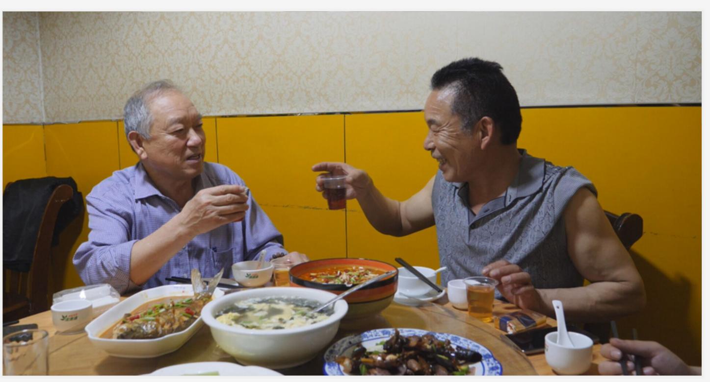 七旬老人特意从美国飞回，只为偿还31年前，欠下的五万“巨款”