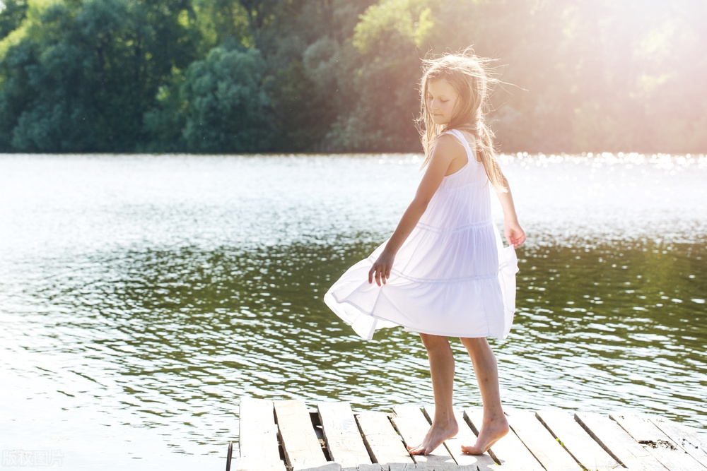 老公给外孙买奶粉,老公给孩子买一箱奶