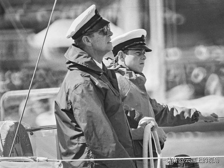 菲利普亲王和梅根,梅根和辛普森家族