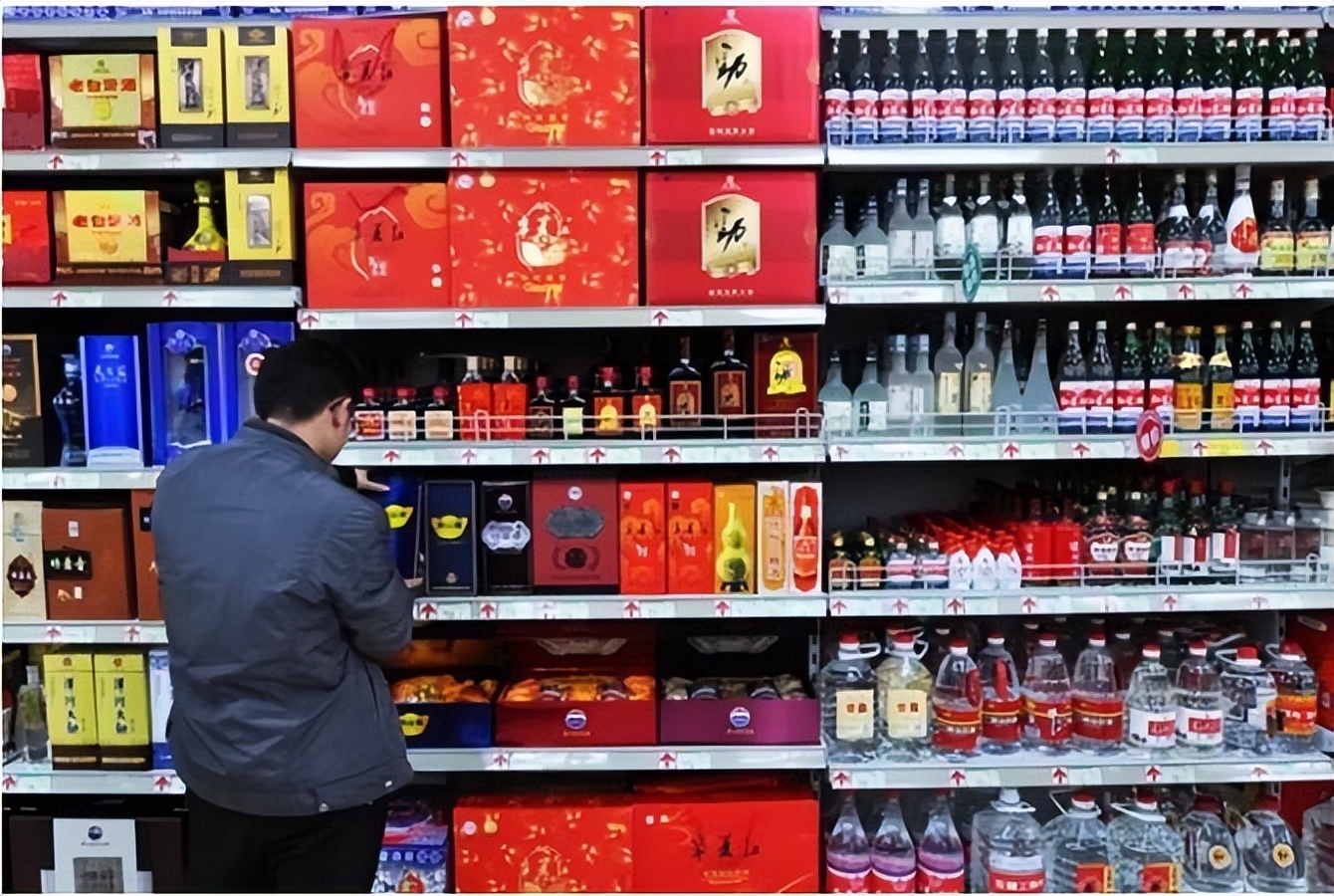 带你揭开白酒市场的真面目 (白酒市场上的一些套路你中招了吗)