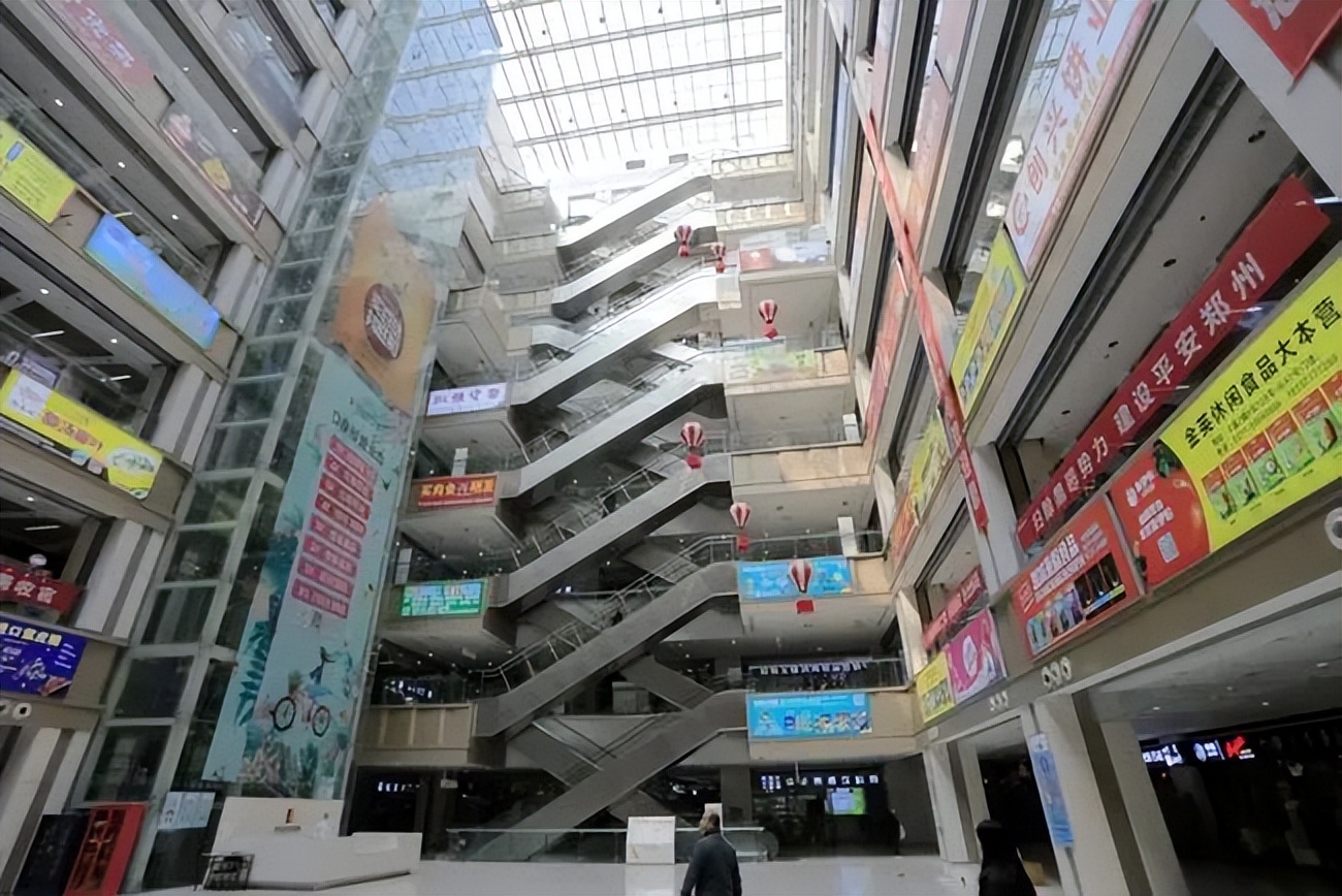 疫情之下实体店被迫关门,疫情之下店铺关门歇业