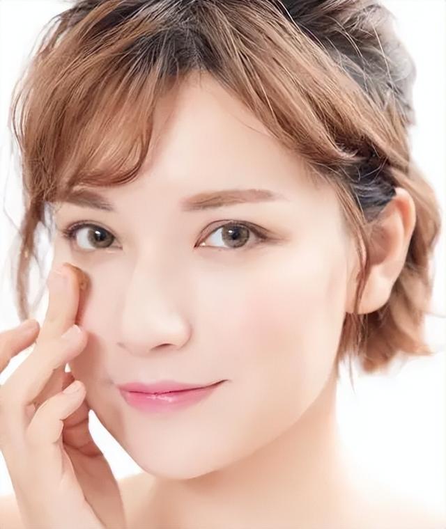 用眼霜和不用眼霜的区别照片,用眼霜不用眼霜的区别对比照片