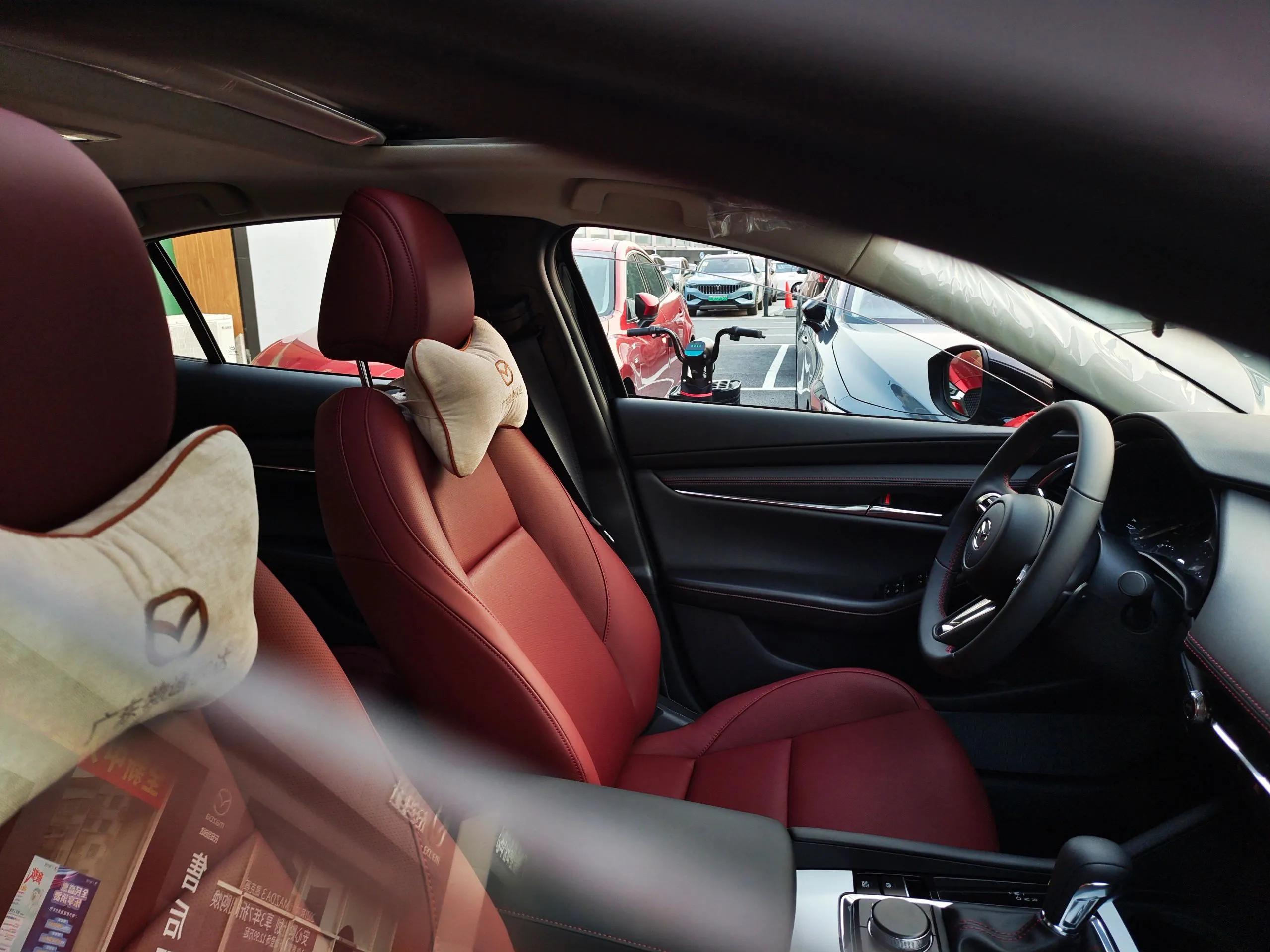 2023款次世代马自达3昂克赛拉测评,昂克赛拉2023款1.5自动带天窗白色