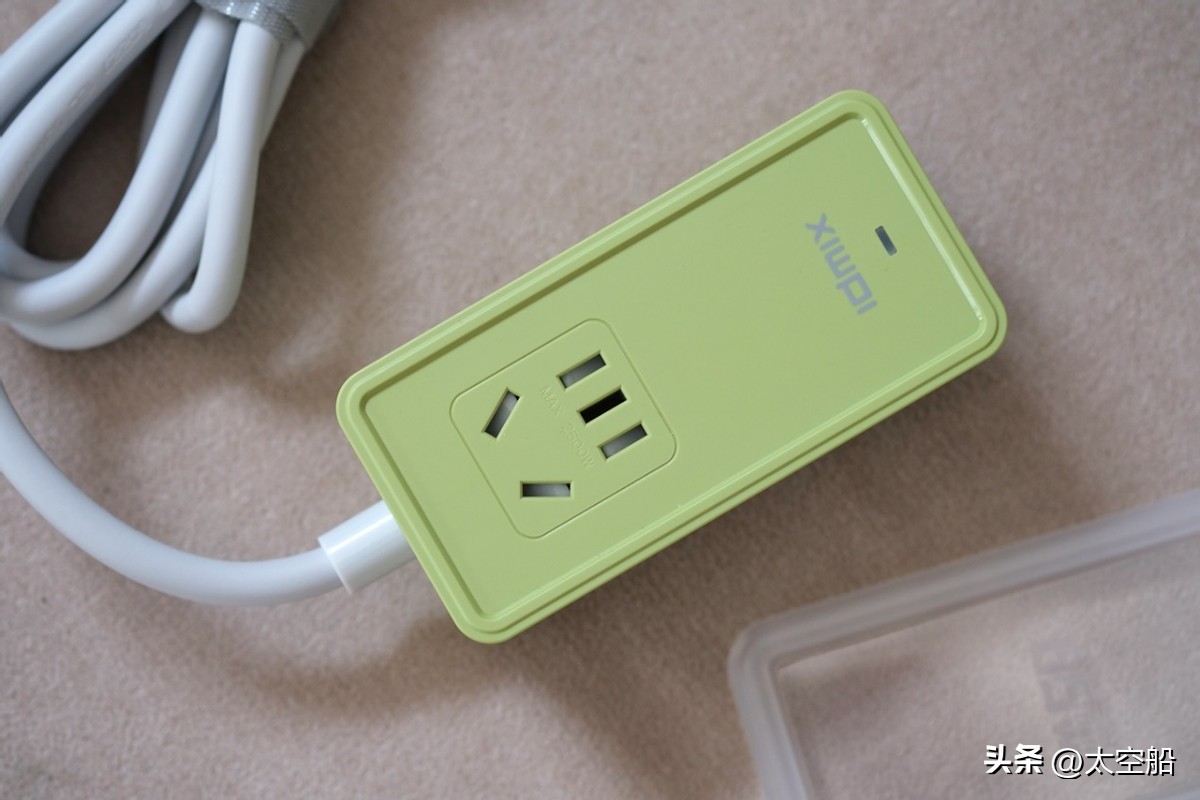 绿联氮化镓100000w智充魔盒,绿联氮化镓充电器100w智充魔盒