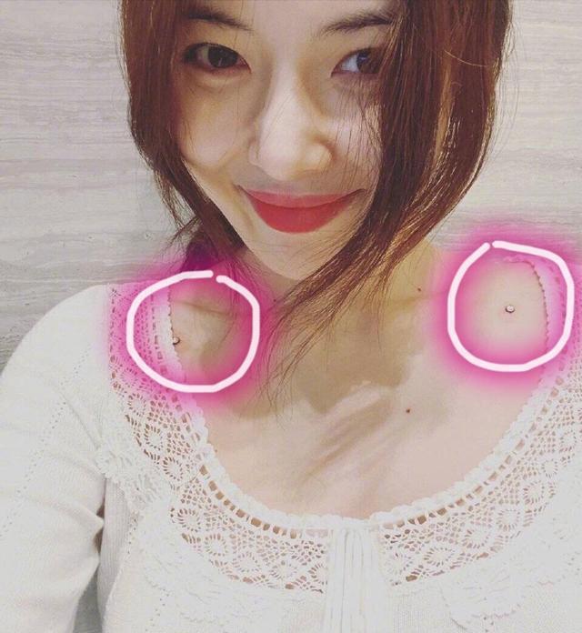 泫雅展现锁骨钉,泫雅晒锁骨钉