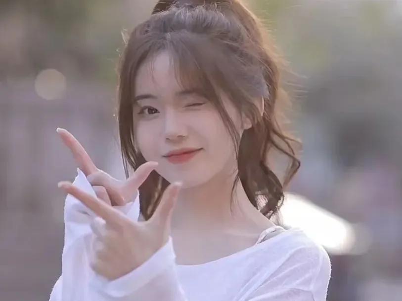 老爷子为报恩给孙子指腹为婚，商业大佬订婚，对象是小镇女大学生