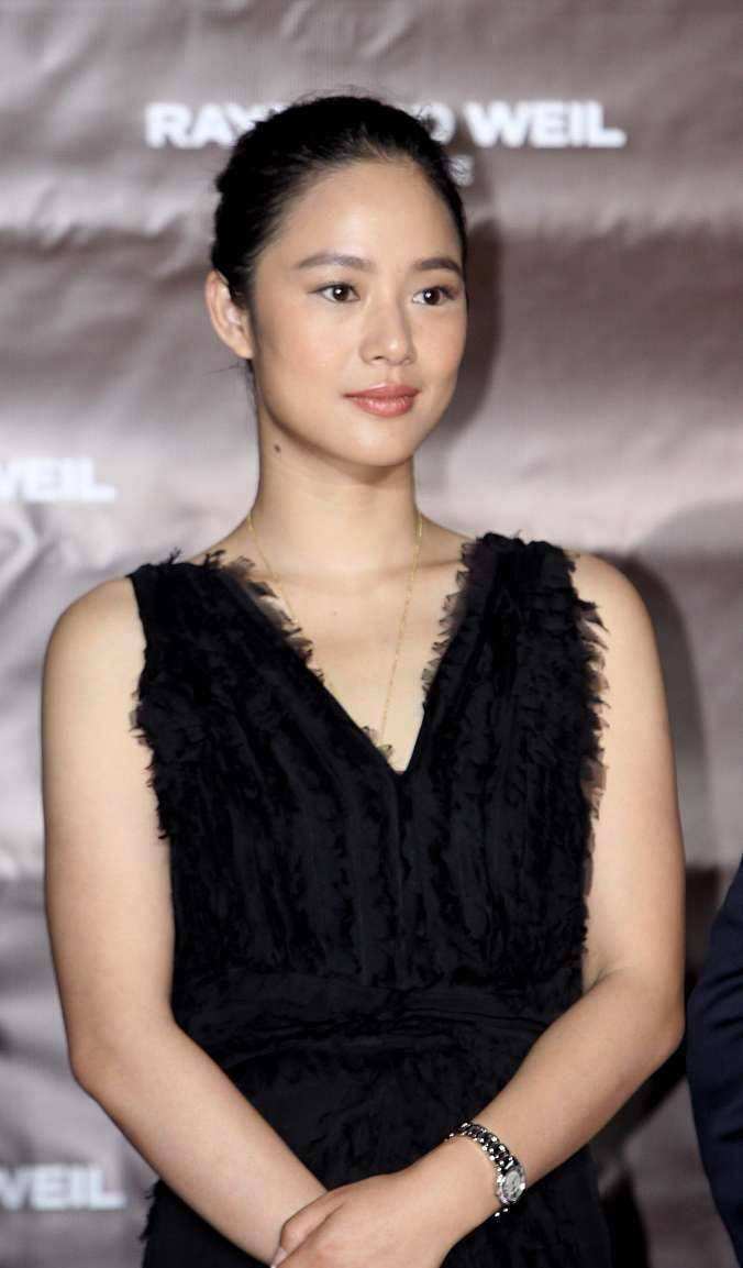 年轻时漂亮40岁却显老的女明星,40岁方脸女星