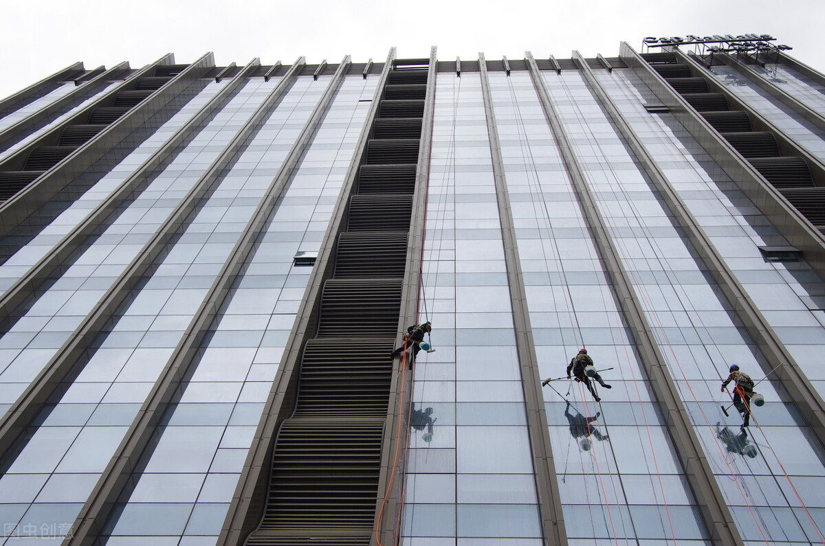 重庆高空外墙玻璃清洗公司,重庆高空外墙清洗服务企业资质