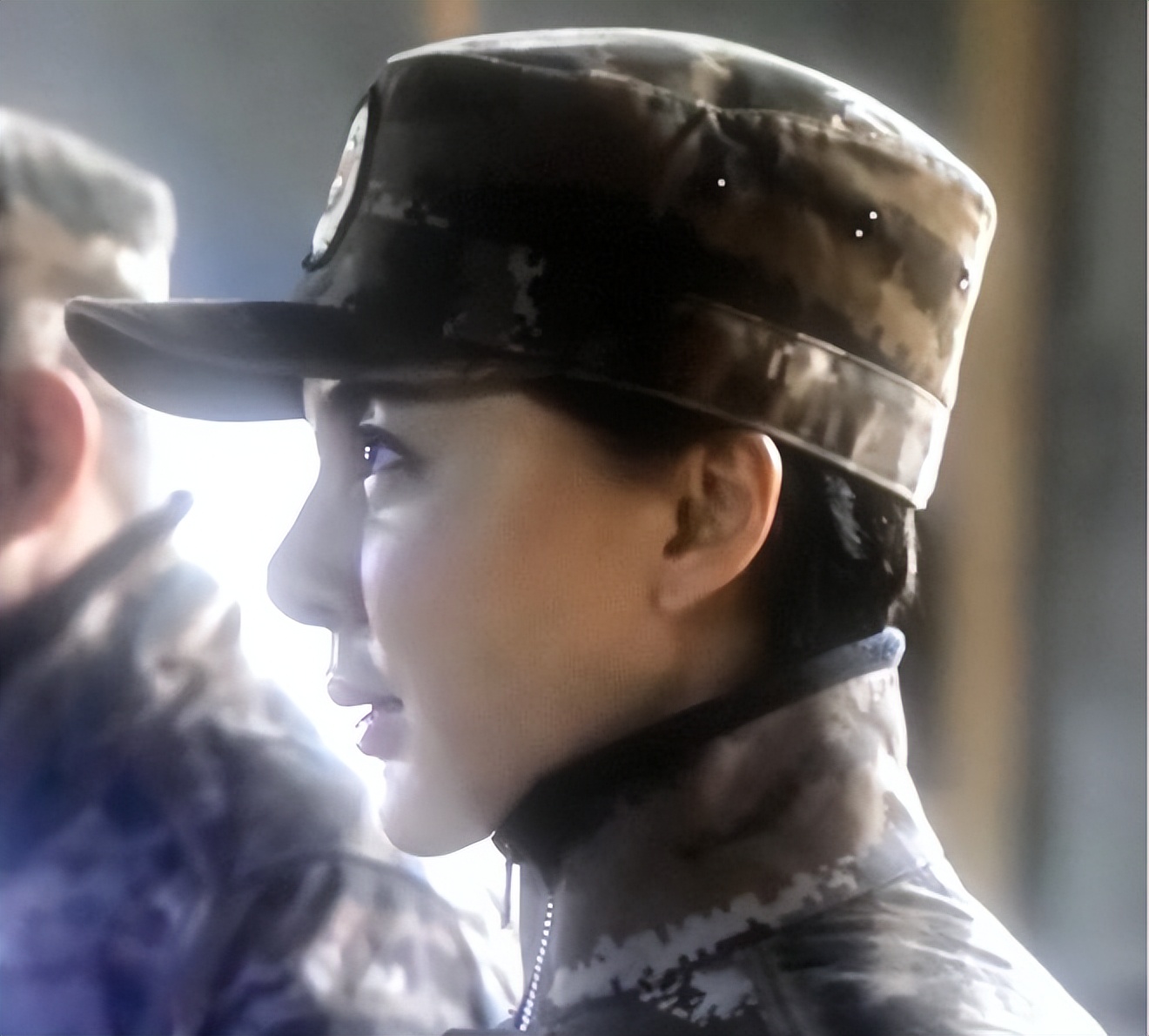 刚打完玻尿酸就别来尬演女兵了这5位女星演女兵让人看着真难受