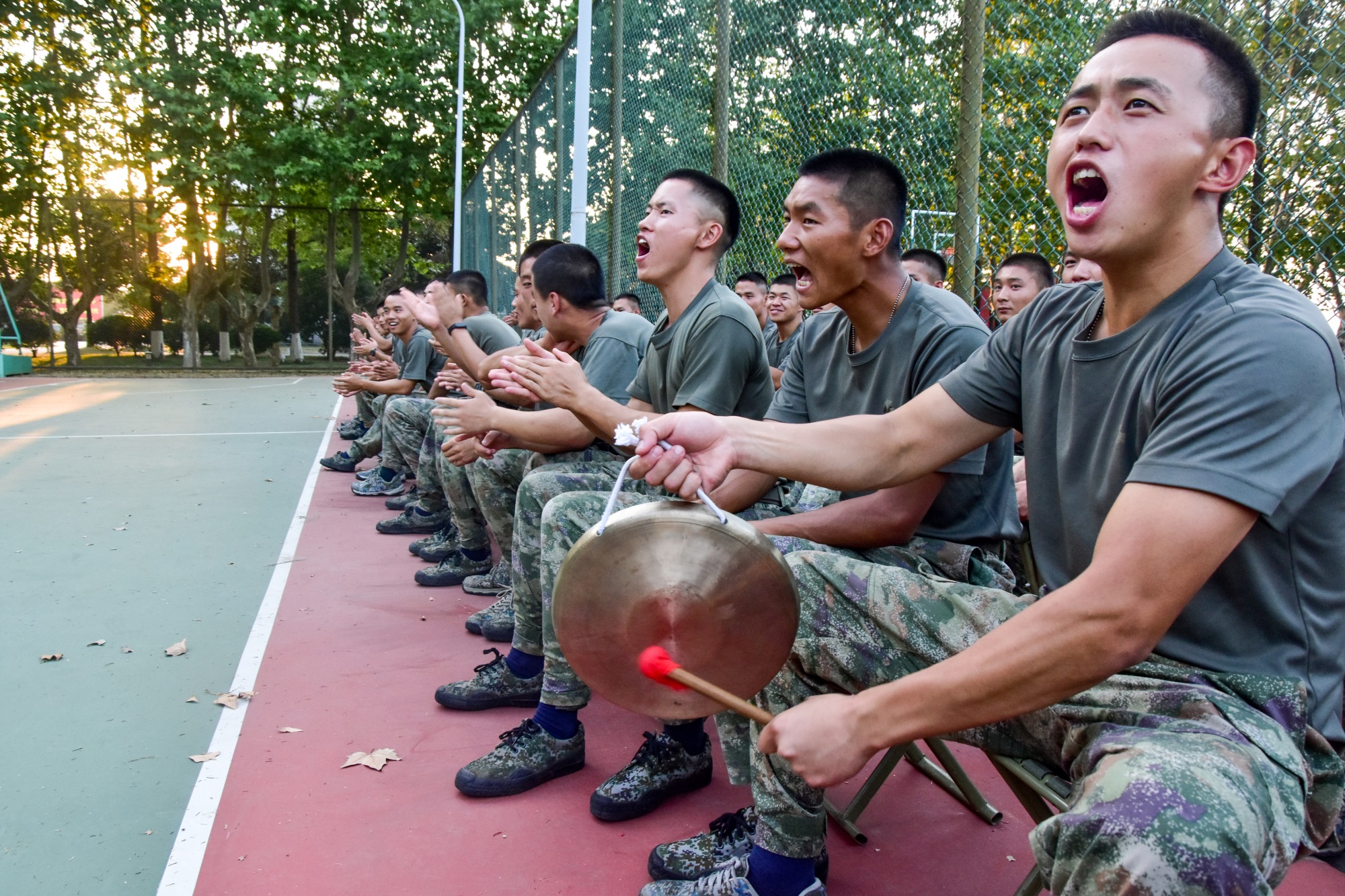 第71集团军：欢声笑语庆国庆，群众性文化活动暖兵心！