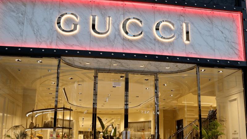 账户突然多出500万女子吓得报警,账户突然多5万