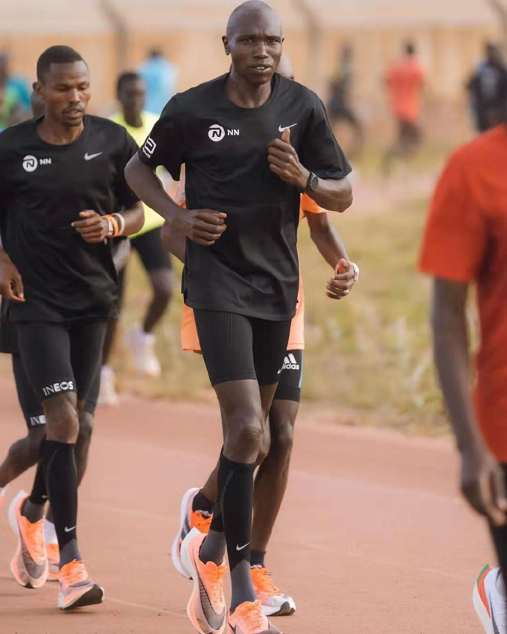 怎样练慢跑才能跑得更快,跑步只能慢跑不能跑快怎么回事