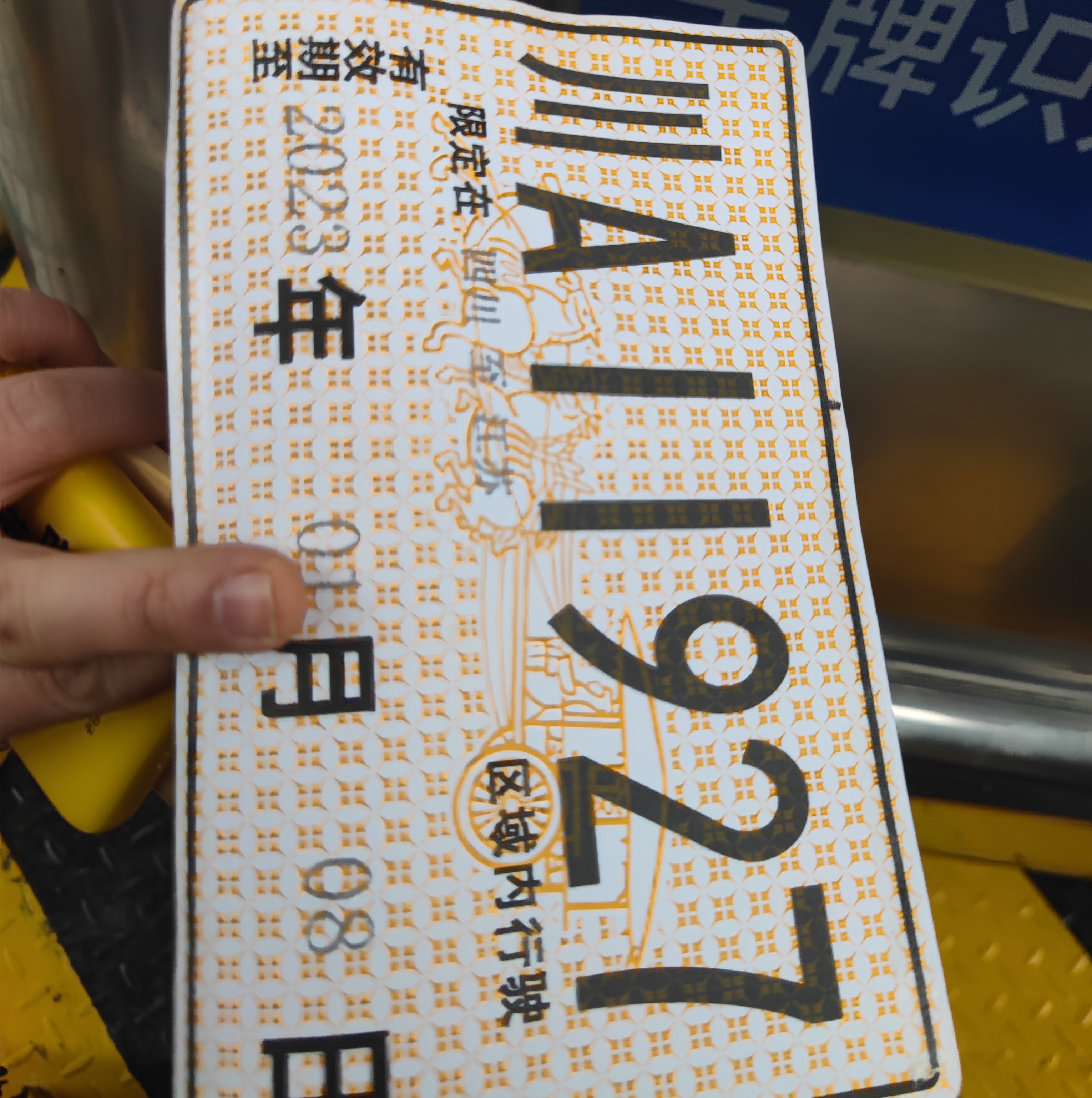 租豪车抵押变卖获取钱财沙区警方三小时破获一起租车诈骗案