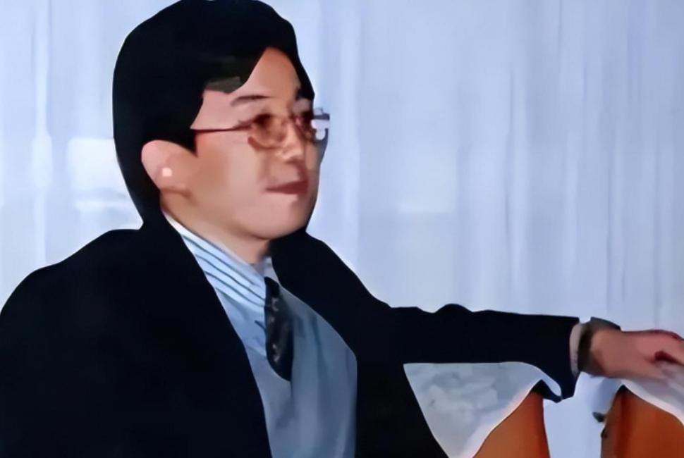 河北“土皇帝”李真：强迫4个空姐轮流伺候，仅7年敛财超2000万