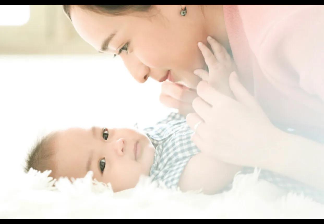 月子里20天的宝宝睡眠减少,宝爸宝妈要注意了孩子说话晚