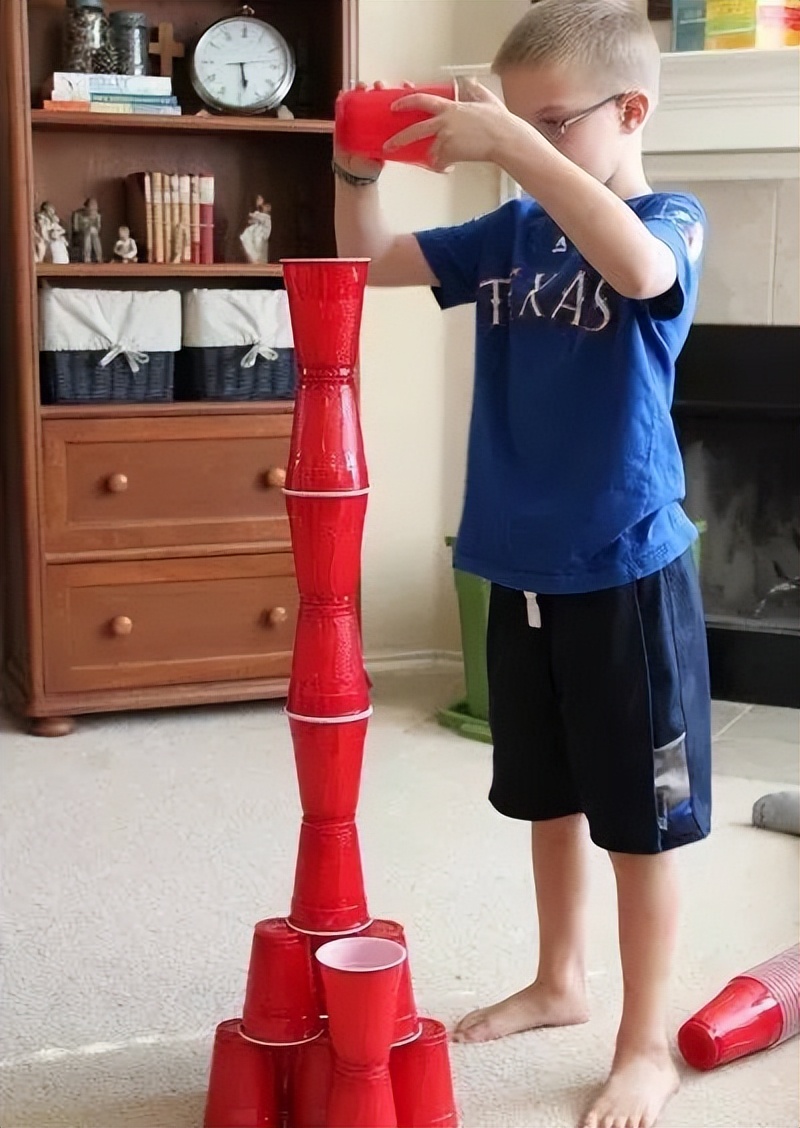 20种亲子互动小游戏,亲子羽毛球室内小游戏