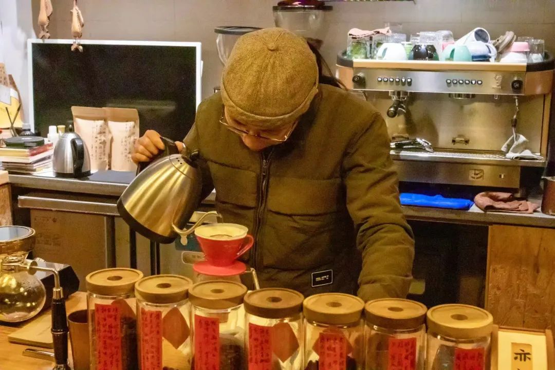 在这座充满松弛感的城市里，喝了两天咖啡