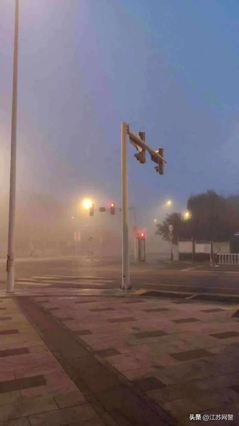 震惊！很多人居然不会！车上这个灯你会用吗？