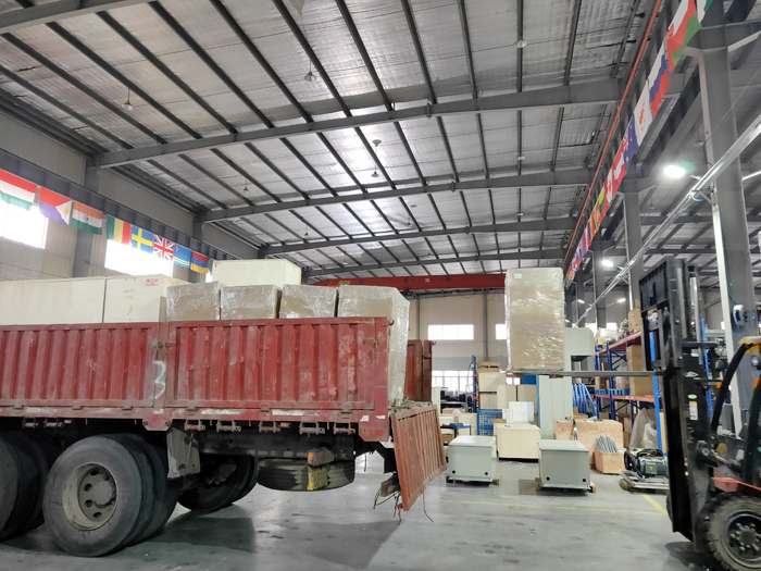 两台镭豹360全自动洗车机发往哈萨克斯坦carwashexpert