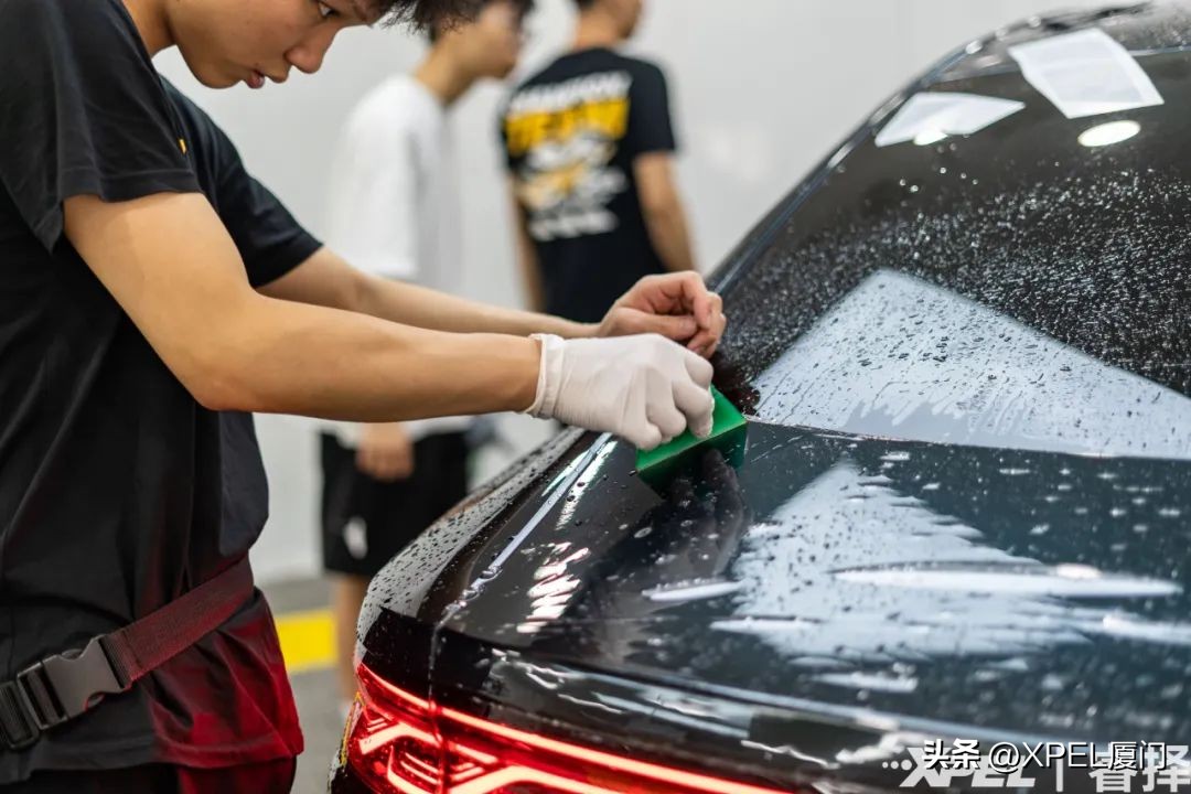 厦门汽车贴膜合肥,比亚迪车衣贴膜手法