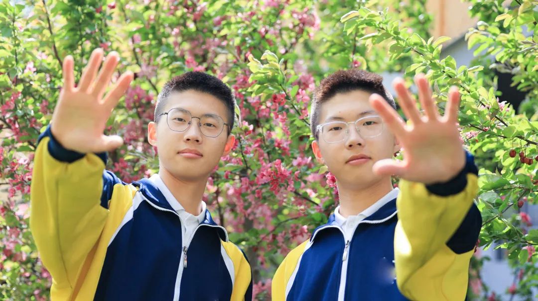 关爱从“头”开始，志臻老师化身“Tony”为学生暖心剪发