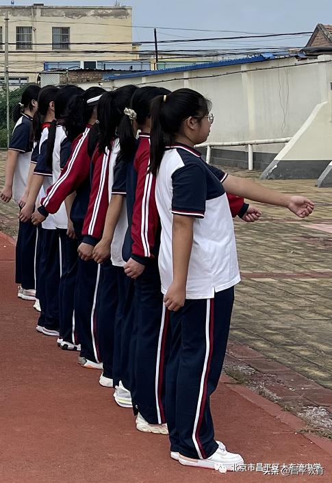 幼儿园入学第一天仪式感文案,新生报到第一天仪式感满格