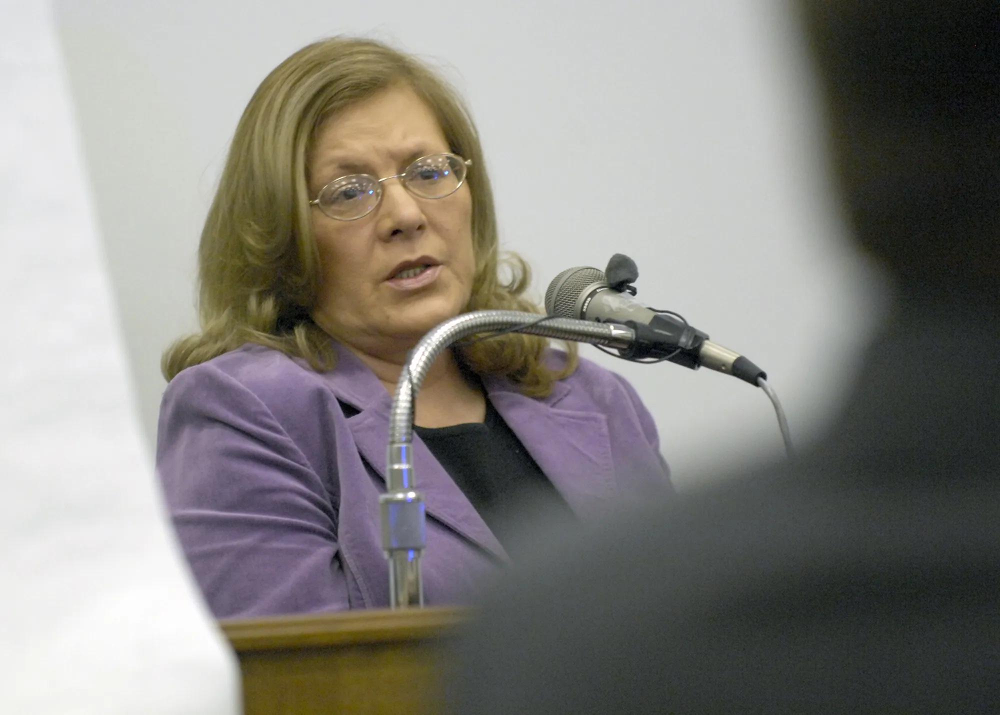 美国男子致电麦当劳，围困18岁女孩3小时，作案10年却被判无罪