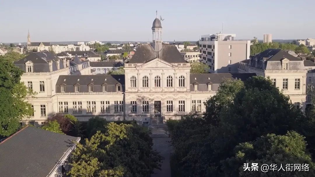 盘点法国最美的十个大学校区！在宫殿里上课是什么体验？