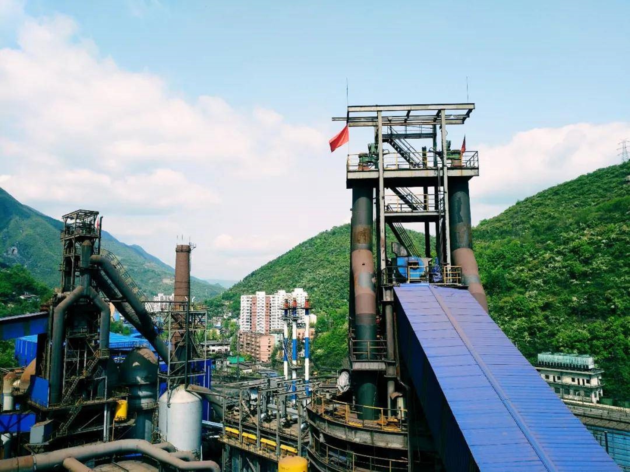 陕西第二大民企：力压隆基绿能，年入1327.65亿，掌门人20岁创业