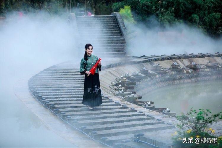 50岁阿姨拍照姿势大全站姿,中年女人拍照姿势小窍门