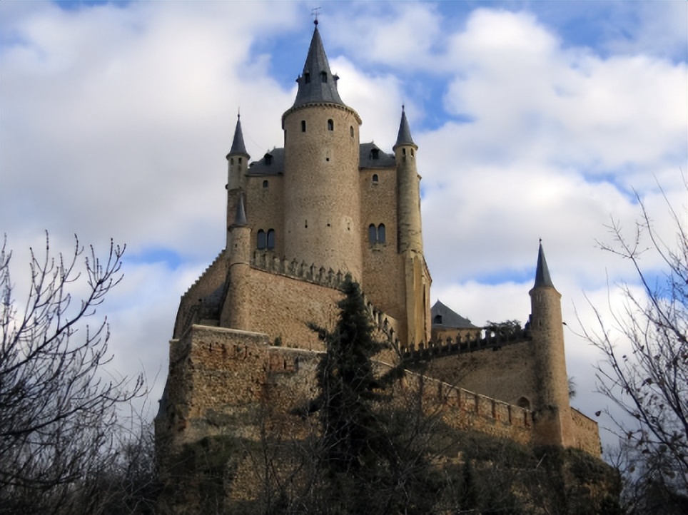 中世纪防御城堡,中世纪城防工事